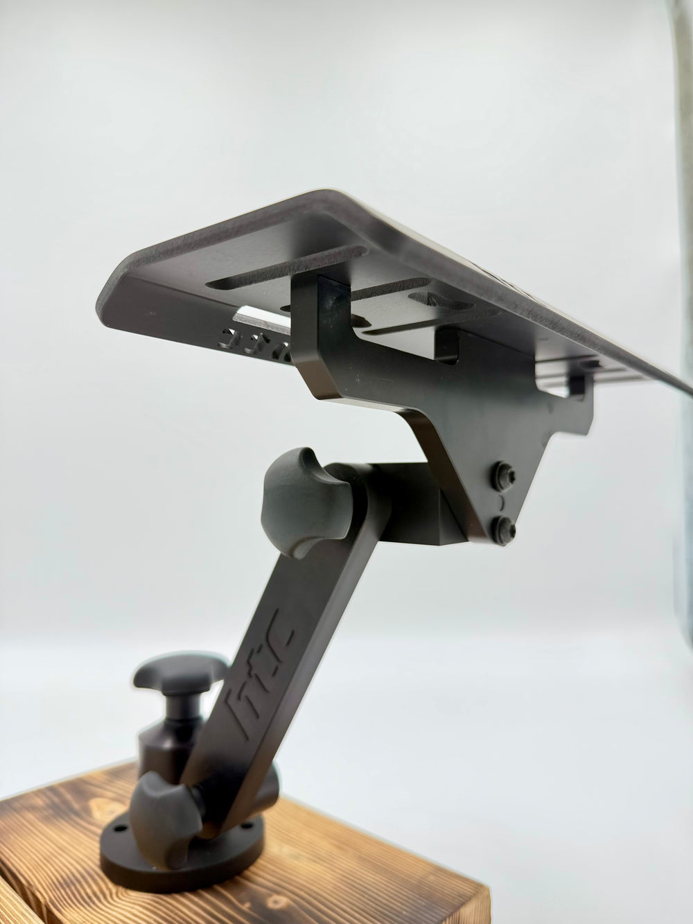 Drehgriffe für schnelle Verstellung ohne Werkzeug – HTC Echolothalterung Capo