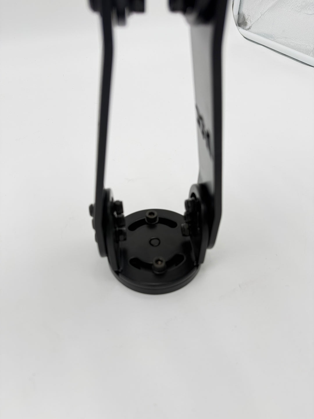 Detailansicht der robusten Konstruktion der HTC Echolothalterung Pro