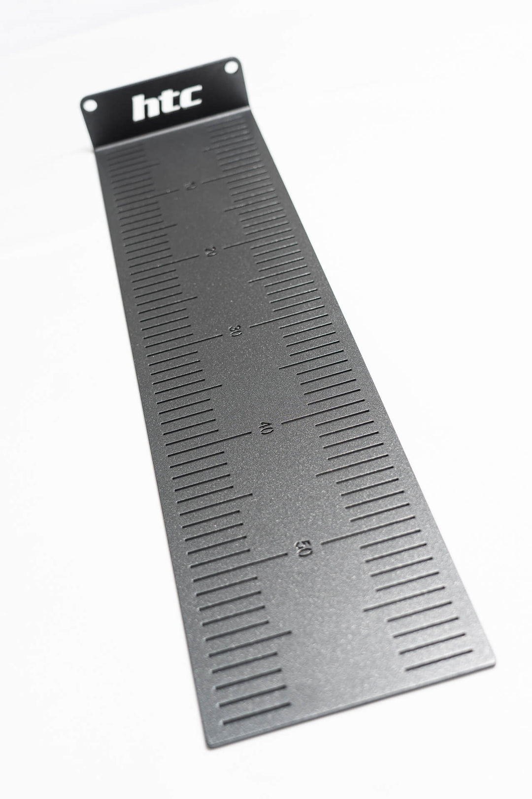 Präzise Laser-Skala der HTC Scale Perch für zuverlässige Messwerte im Turnier