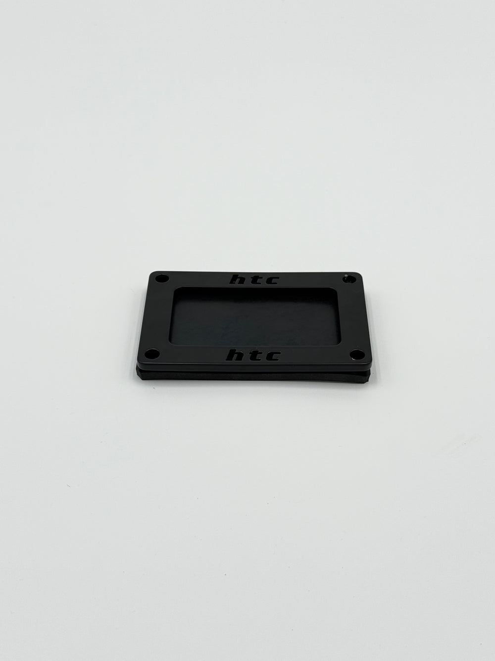 HTC Kabeldurchlass eckig Frontansicht