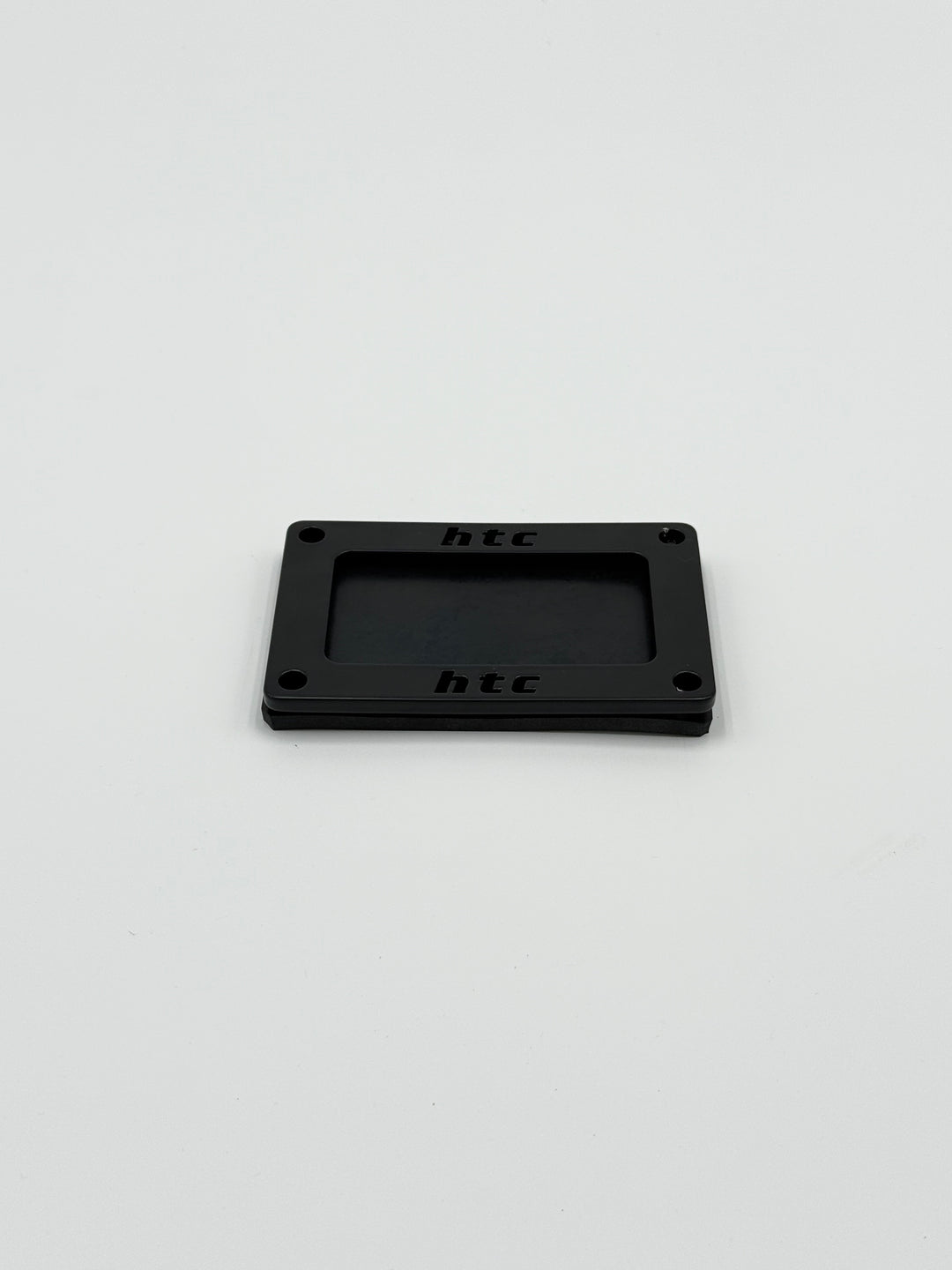 HTC Kabeldurchlass eckig Frontansicht