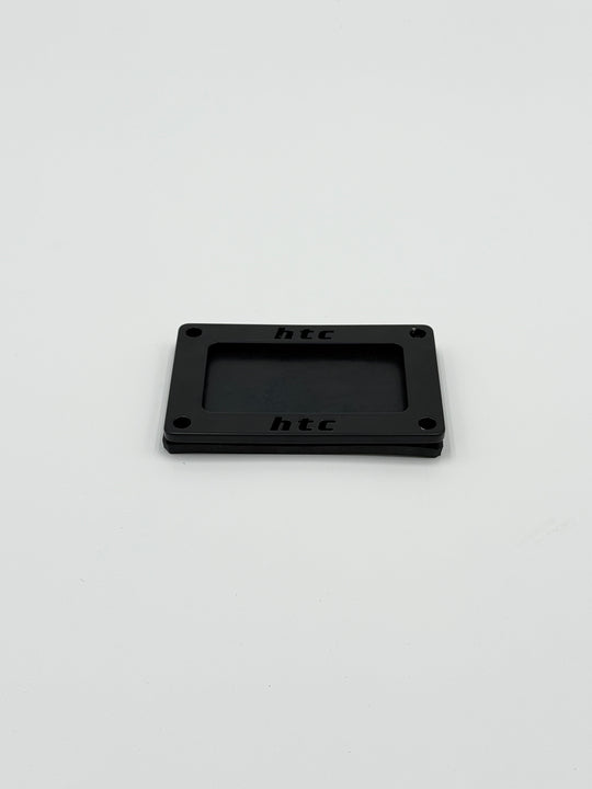 HTC Kabeldurchlass eckig Frontansicht